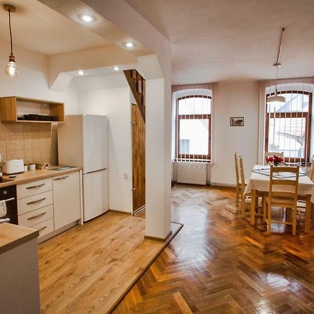 Pe Tocile Apartment Braşov Buitenkant foto