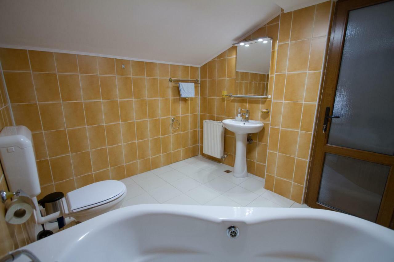 Pe Tocile Apartment Braşov Buitenkant foto