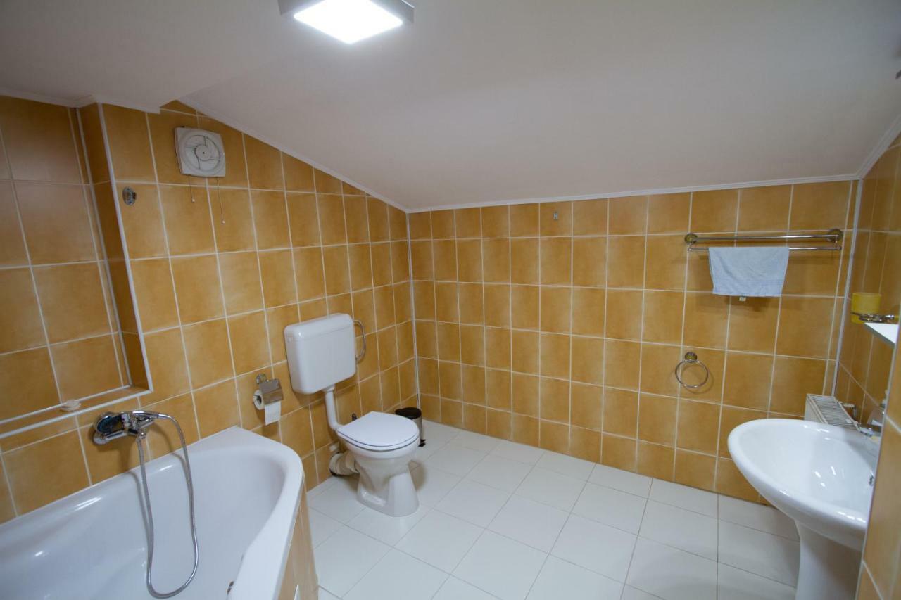 Pe Tocile Apartment Braşov Buitenkant foto