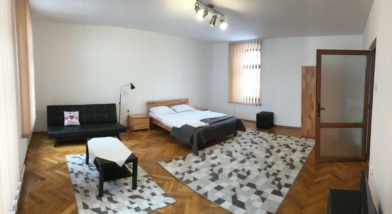 Pe Tocile Apartment Braşov Buitenkant foto