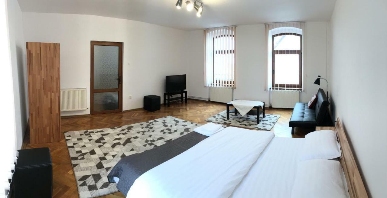 Pe Tocile Apartment Braşov Buitenkant foto