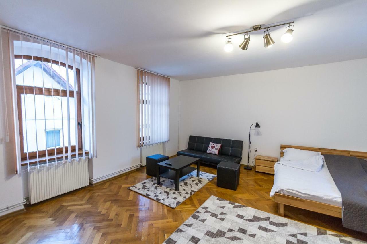 Pe Tocile Apartment Braşov Buitenkant foto