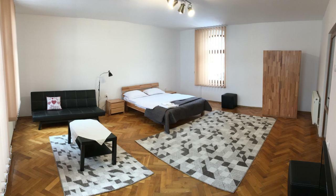 Pe Tocile Apartment Braşov Buitenkant foto