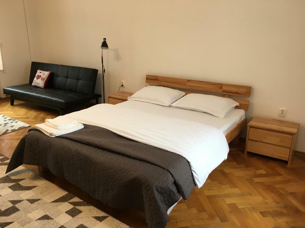 Pe Tocile Apartment Braşov Buitenkant foto