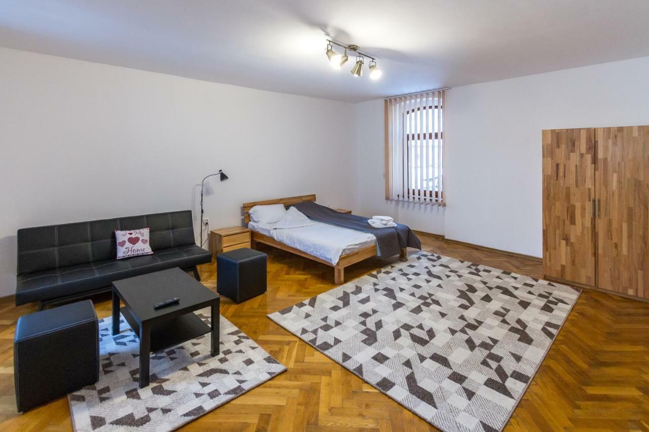 Pe Tocile Apartment Braşov Buitenkant foto