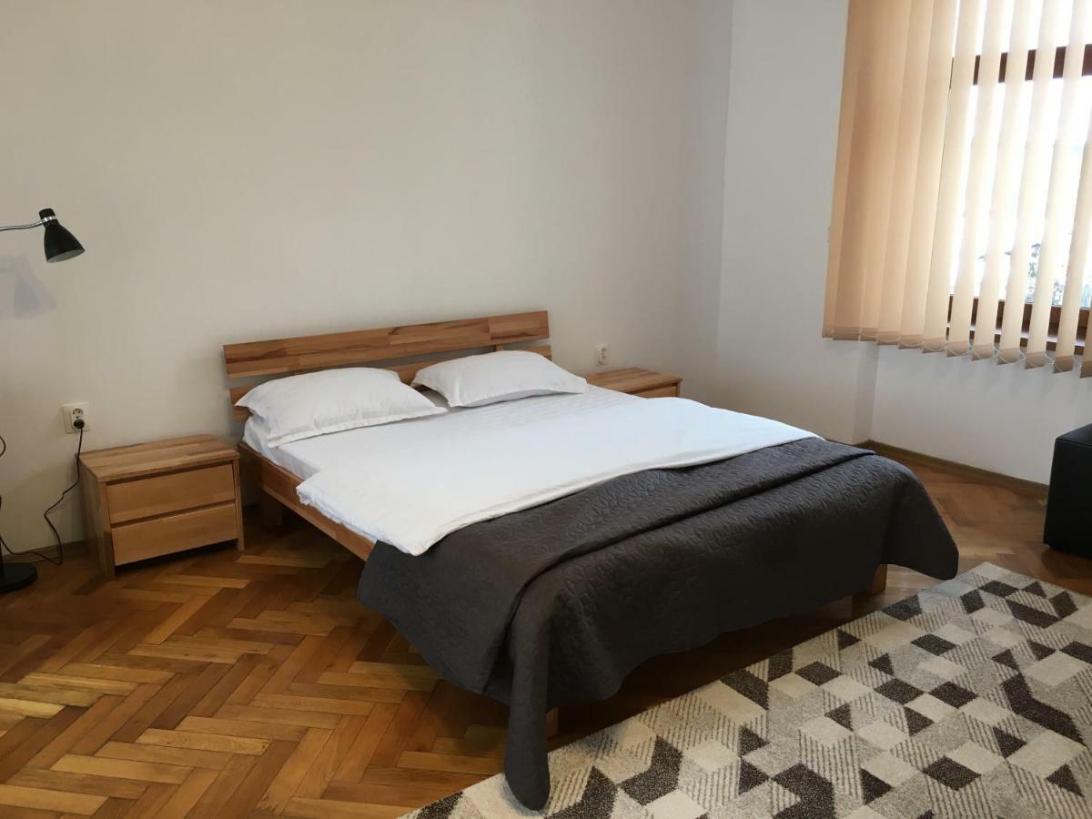 Pe Tocile Apartment Braşov Buitenkant foto