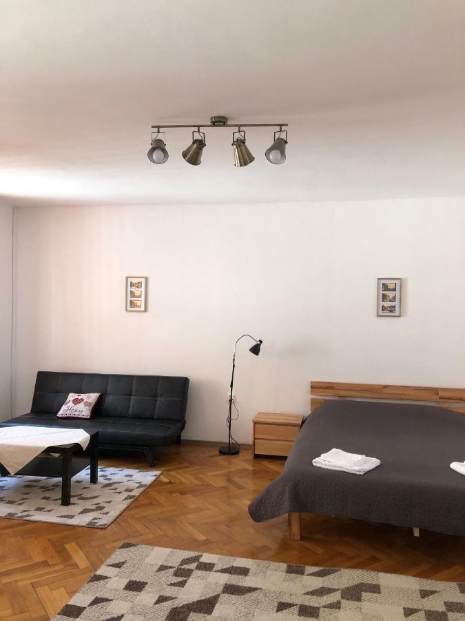 Pe Tocile Apartment Braşov Buitenkant foto